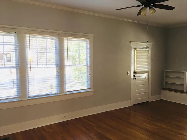 504 N Poplar St — Photo 5