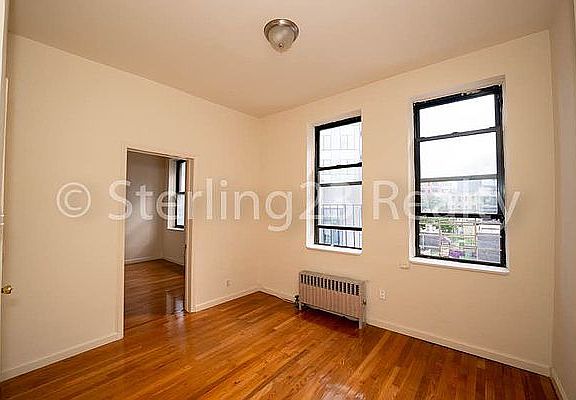 4th image of 27-16 Hoyt Ave S #3R