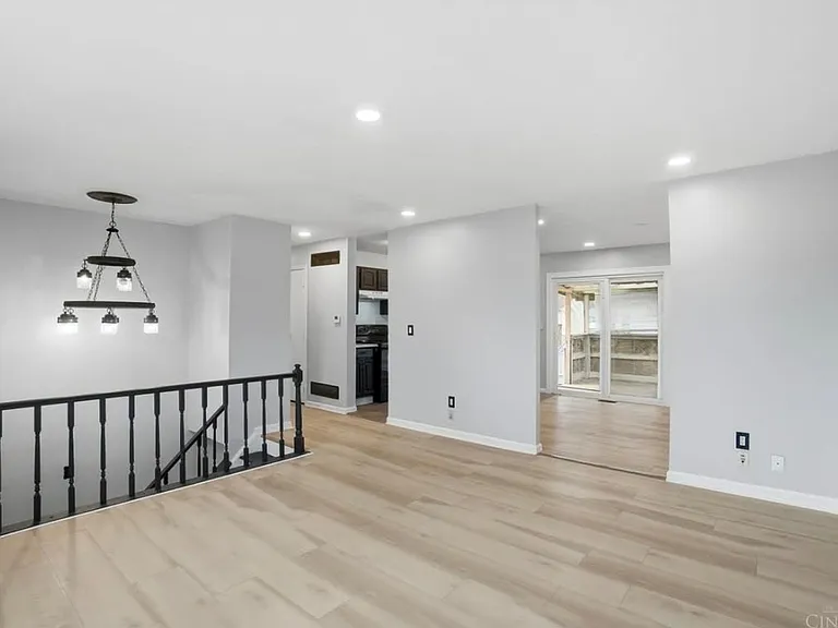 9925 Grasscreek Ct — Photo 5