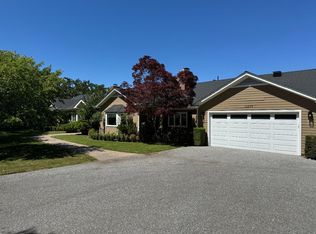 10699 Magdalena Rd, Los Altos Hills, CA 94024