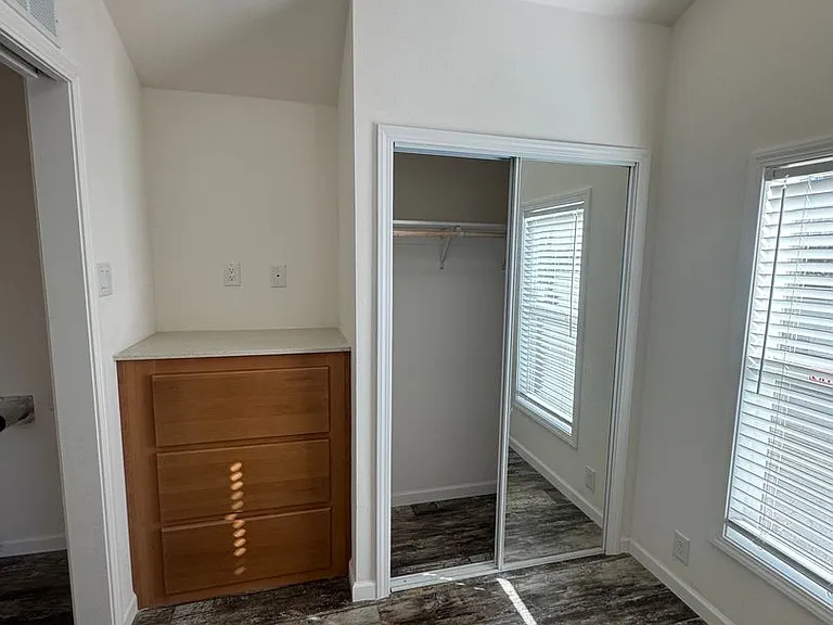 2646 Sharon Ave — Photo 7