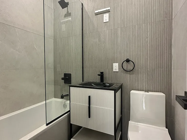 131 Meserole St #3B — Photo 6