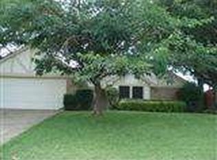 317 Oakview Dr, Grand Prairie, TX 75050