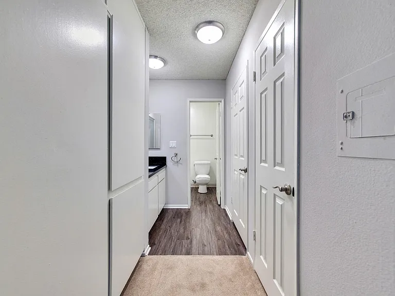 5830 Reseda Boulevard — Photo 105