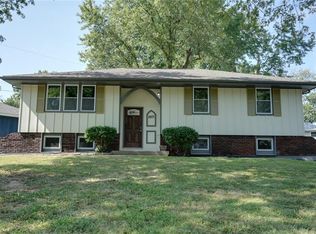 1901 SW Gladstone Dr, Blue Springs, MO 64014
