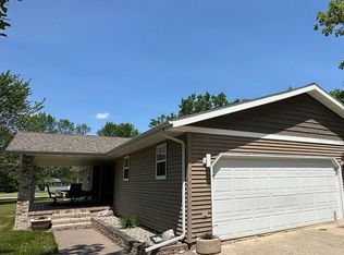 102 Colony Dr S, Karlstad, MN 56732