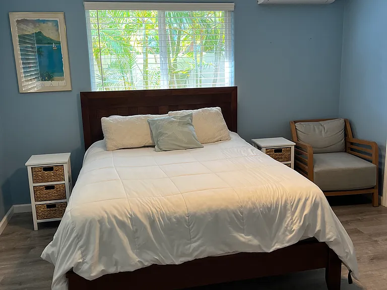 Master bedroom : Queen size bed, chair, nightstands. a/c unit and ceiling fan
