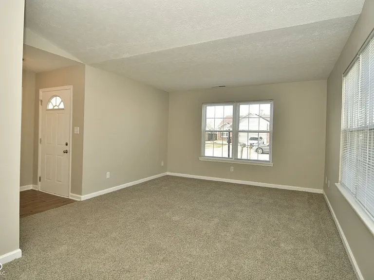 1431 Sanner Dr — Photo 6