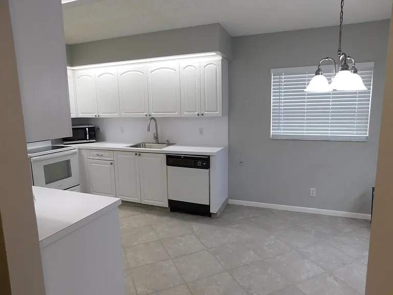 12800 SW 7th Ct #115 — Photo 5