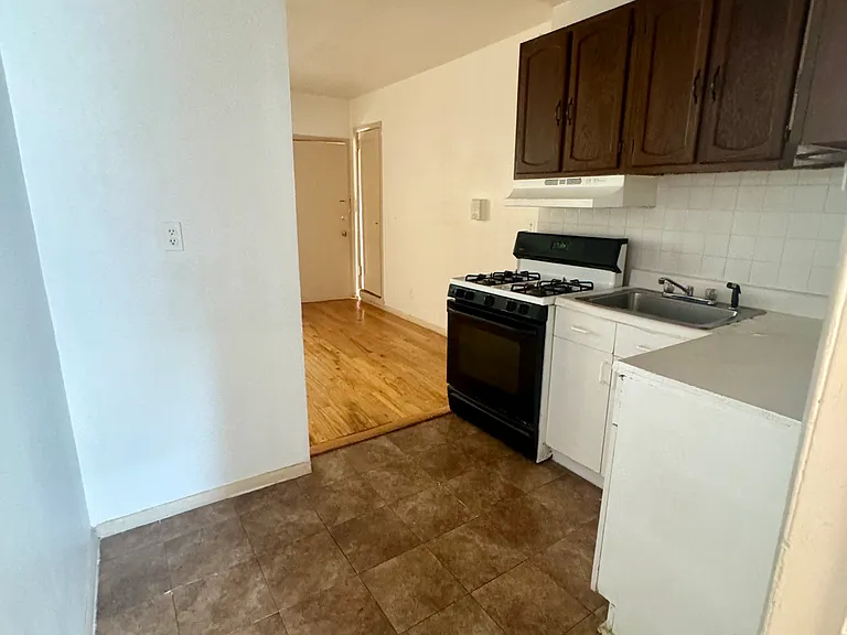 87 W Main St #B — Photo 3