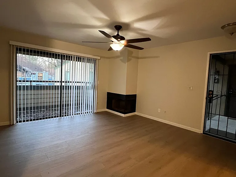 600 Del Verde Cir #2 — Photo 18