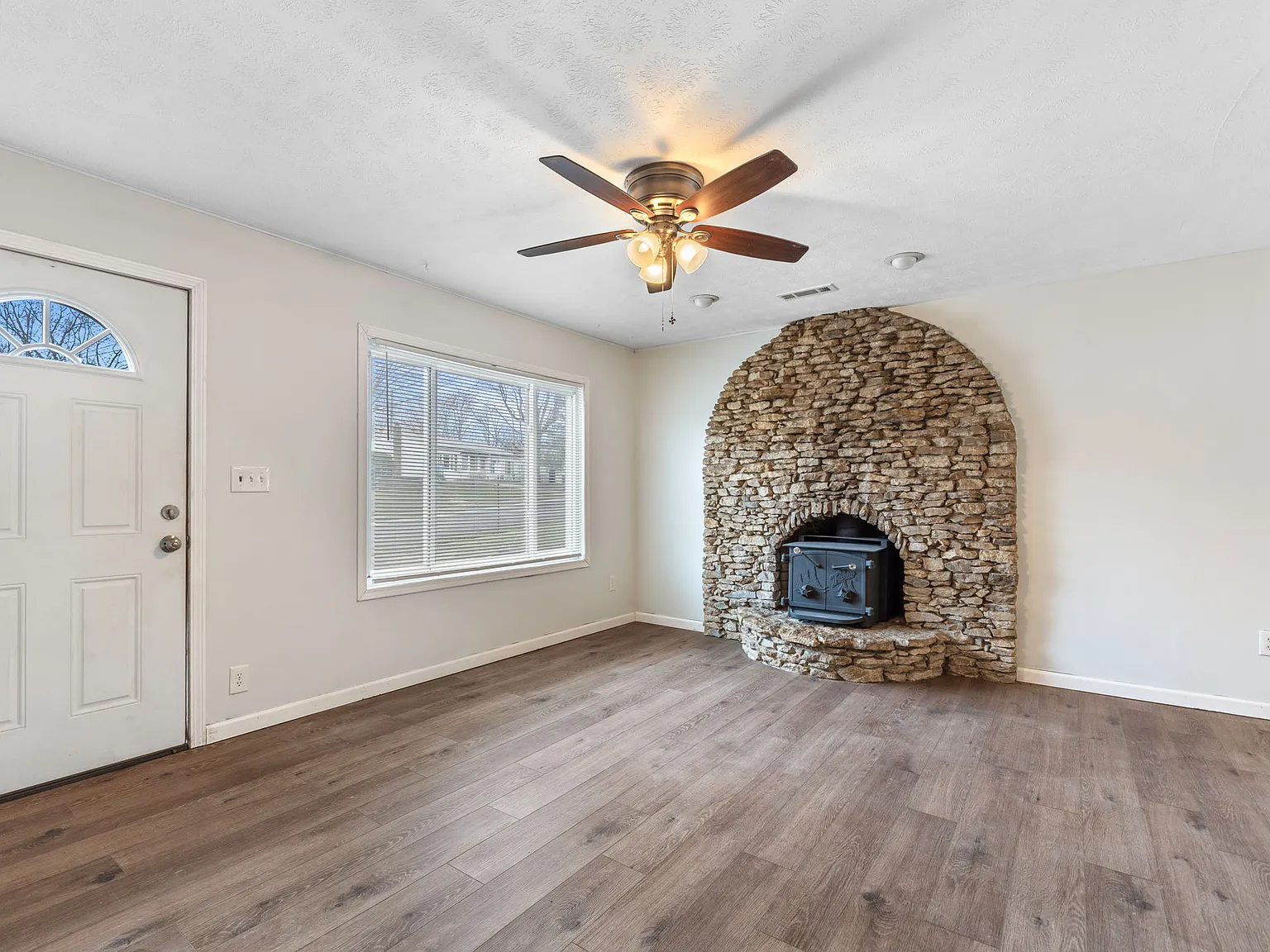 3 bed, 925 sqft, $1,750 — Photo 3