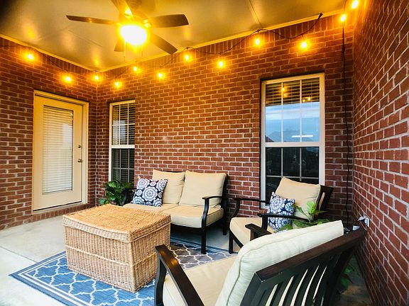Covered Patio - door to Breakfast Nook