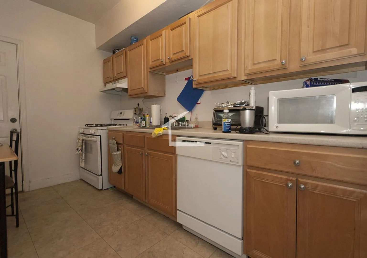 3 bed in Allston — Photo 3