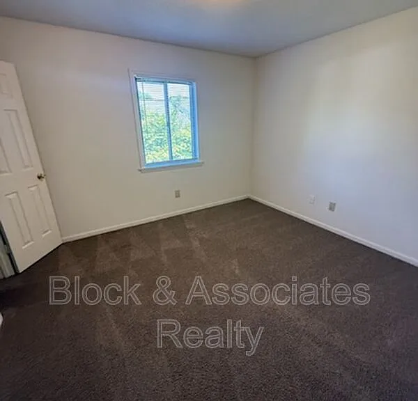605 Sunset Ave #6 — Photo 5