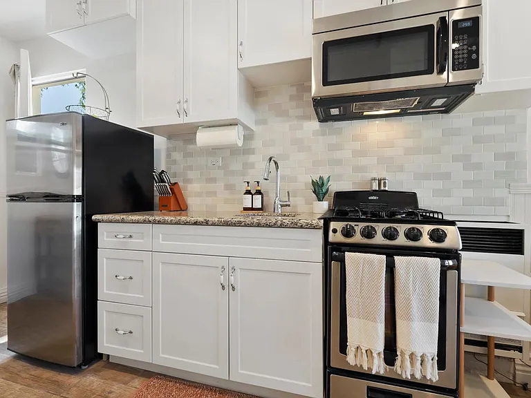 4052 Thomas St #2 — Photo 3