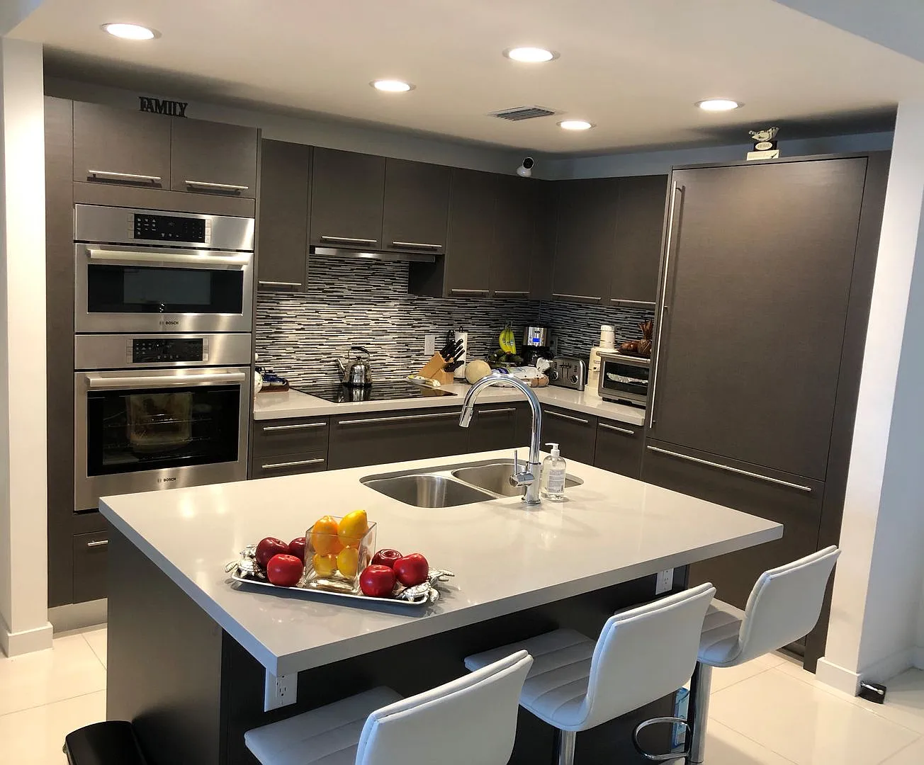 2 Bedroom/2 Bathroom Unit with Terrace — Photo 3