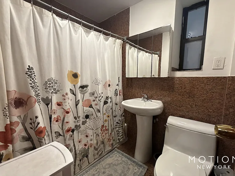 1261 Park Ave #1 — Photo 5