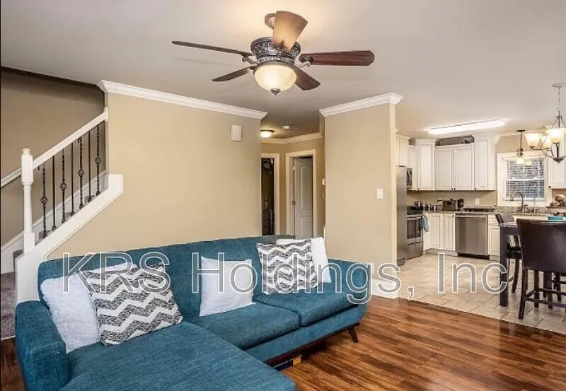 4 bed, 2.5 bath, 1854 sqft, $1,975 — Photo 4