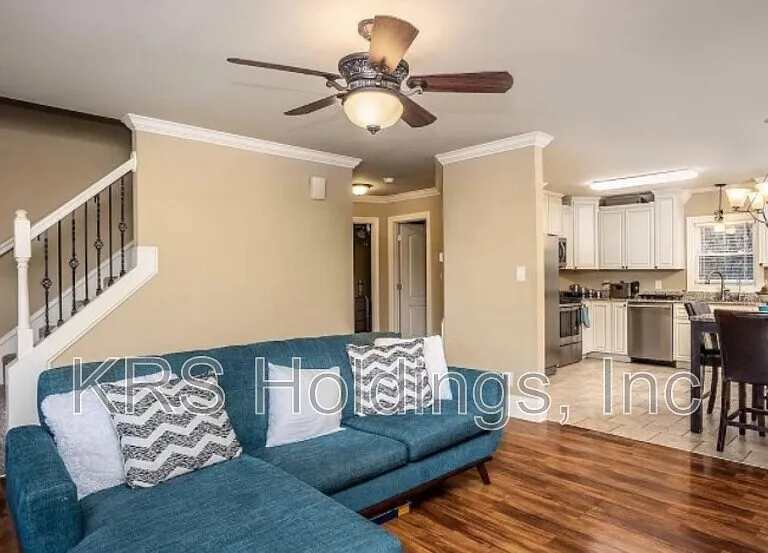 8164 Rolling Glenn Dr — Photo 4
