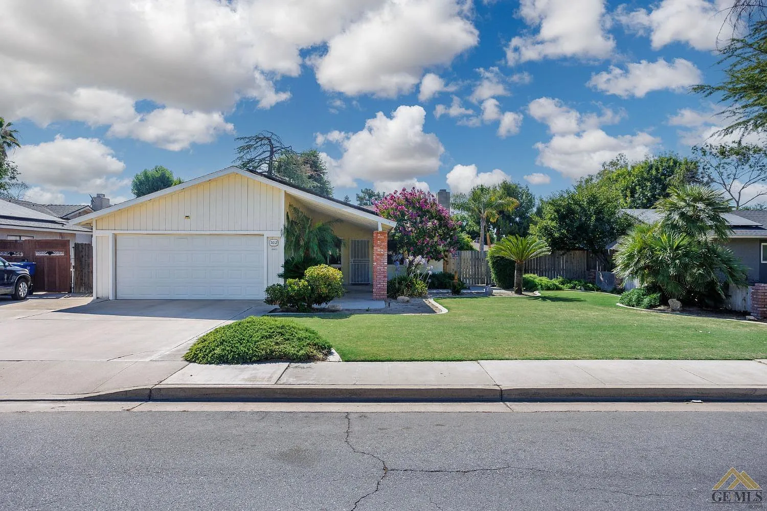 5012 Willow Tree Dr photo 1