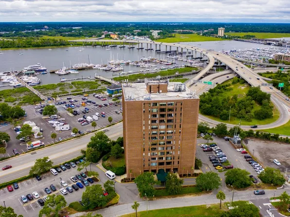 14 Lockwood Dr, Charleston, SC