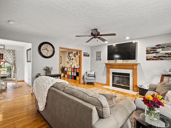 5th image of 5484 Wellcrest Ct