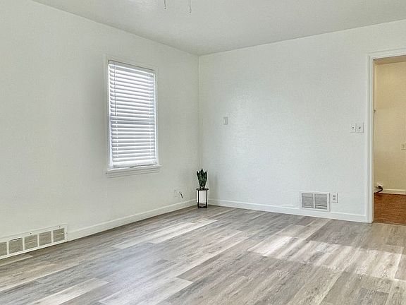 3rd image of 2035 Van Buren Ave #2035-EB