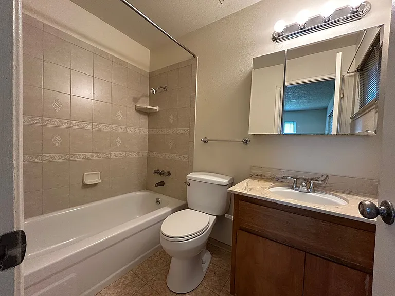 1013 Roanoke Ave — Photo 13
