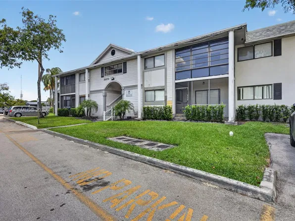 20731 NE 4th Pl APT 104, Miami, FL 33179