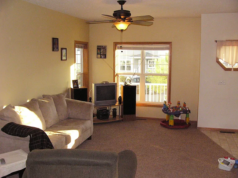 2871 Faulkner Dr — Photo 3