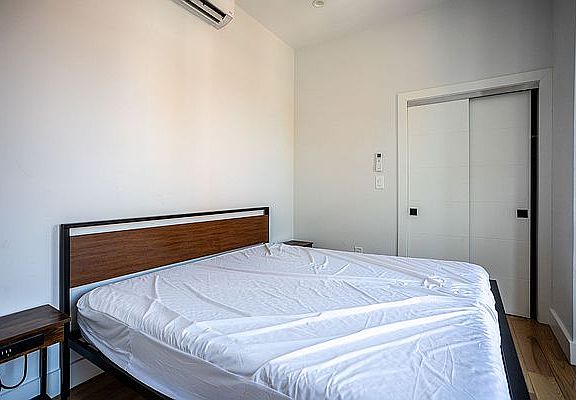 4th image of 216 Madison St #2R