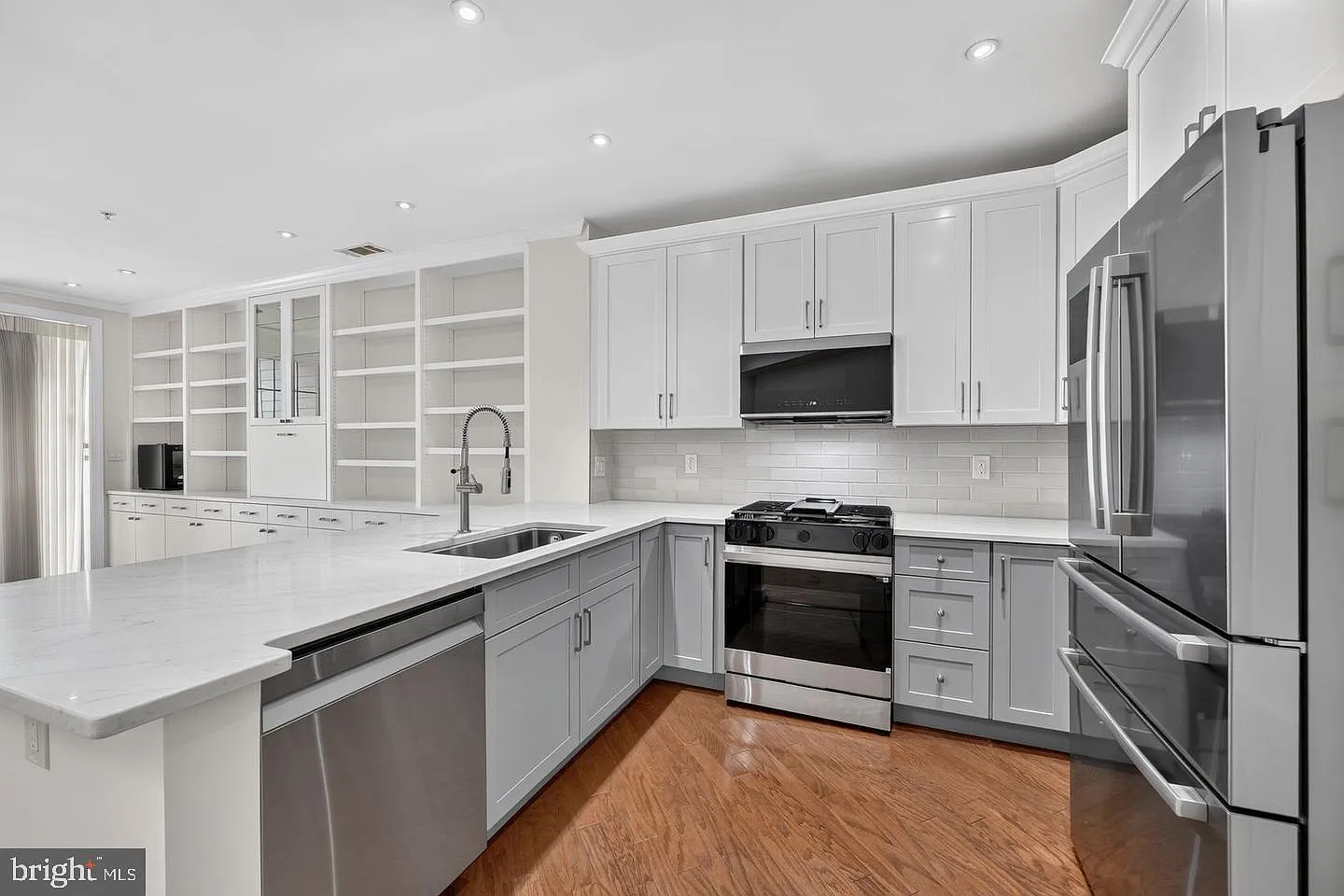 2 bed, 2.0 bath, 1034 sqft, $2,700 — Photo 1