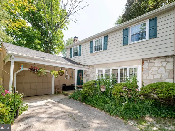 38 Madison Dr, Laurel Springs, NJ 08021