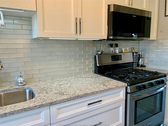 3rd image of 2943 Manchester Rd