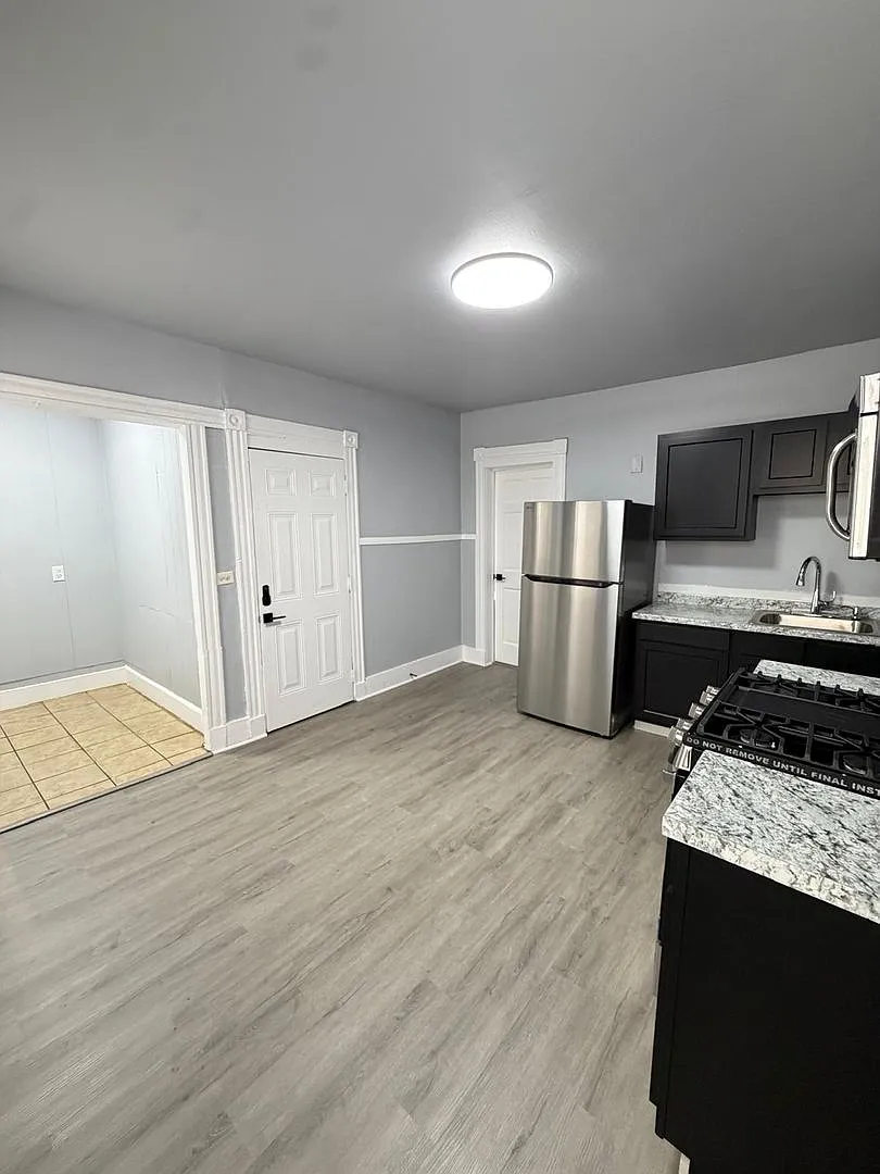 52 - 54 Farren — Photo 1