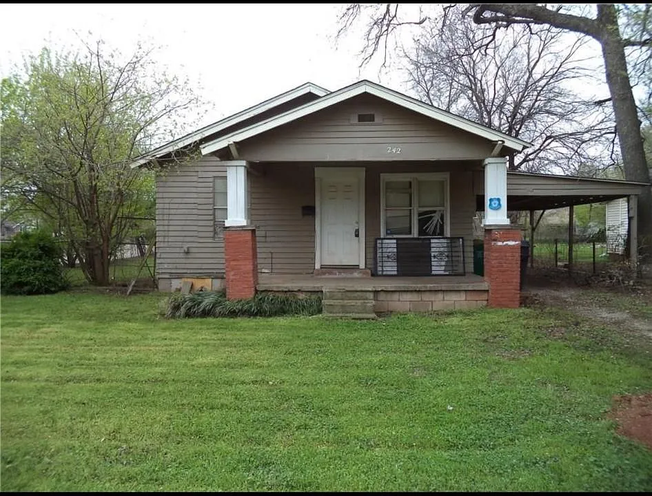 242 SE 35th St