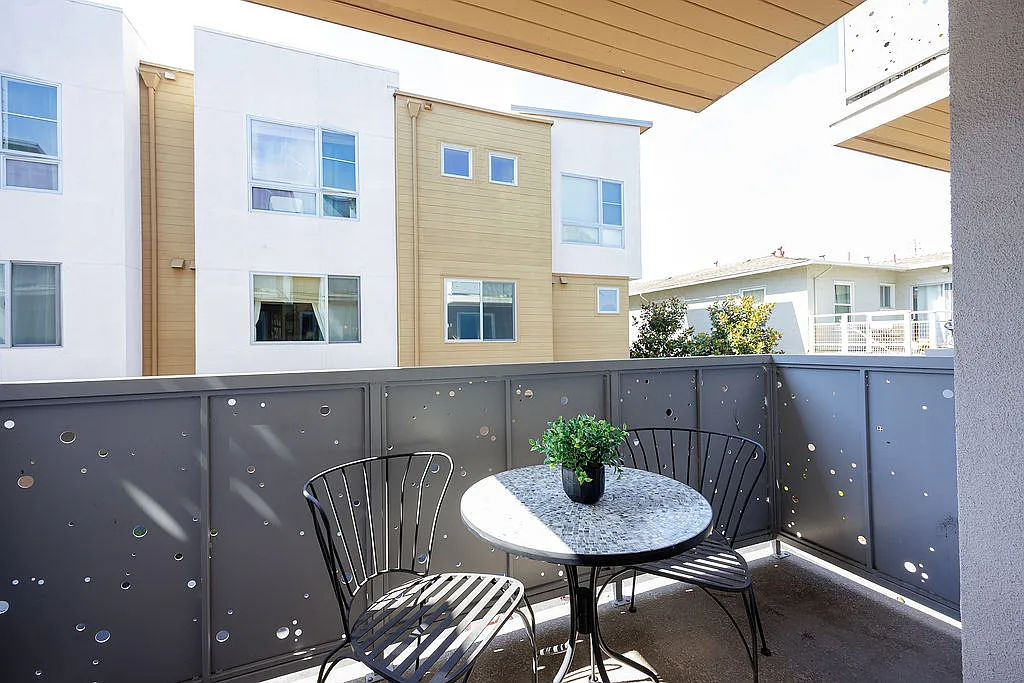 Santa Clara Ave, El Cerrito — Photo 3