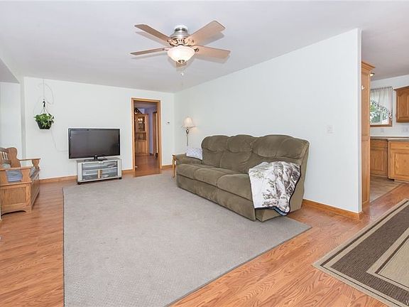 5th image of 3495 Pleasant Ave