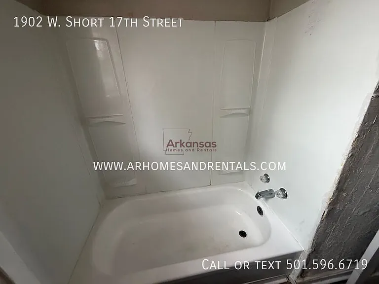 1902 W Short 17th St — Photo 8