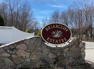 10 Victoria Dr UNIT 10, Rochdale, MA 01542