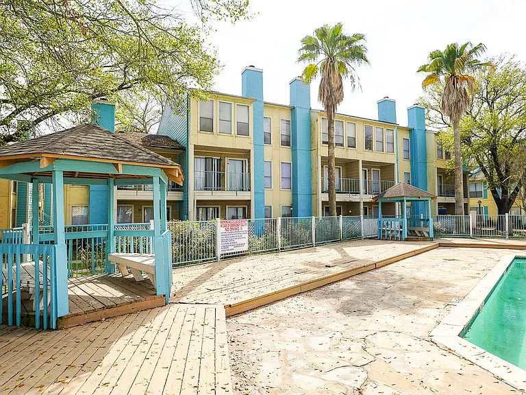 La Esencia Apartments — Photo 21