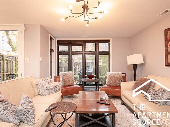 5th image of 1610 N Larrabee St #1E