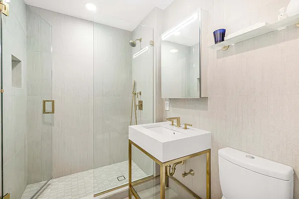 Sold by R New York | media 13