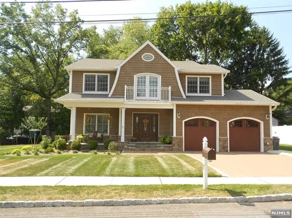 7 Lindy Pl, Old Tappan, NJ 07675