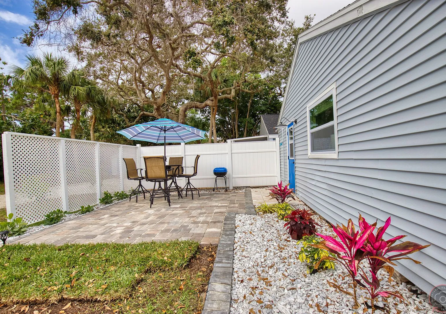 Annual Cottage minutes from Manasota Key Beach! (2 Units on Property) — Photo 3