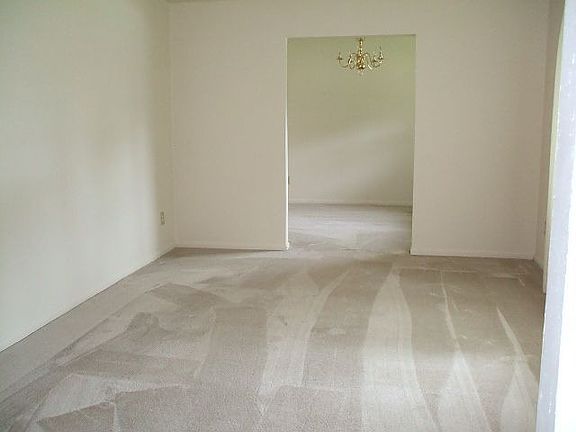 4th image of 568 Old Colony Ln