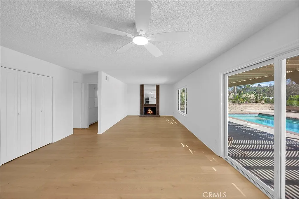 3 bed, 2.5 bath, 2660 sqft, $5,995 — Photo 4