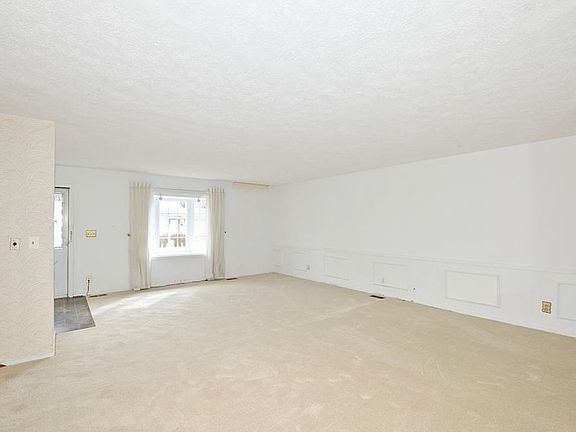 4th image of 3638 N Lombardy Pl