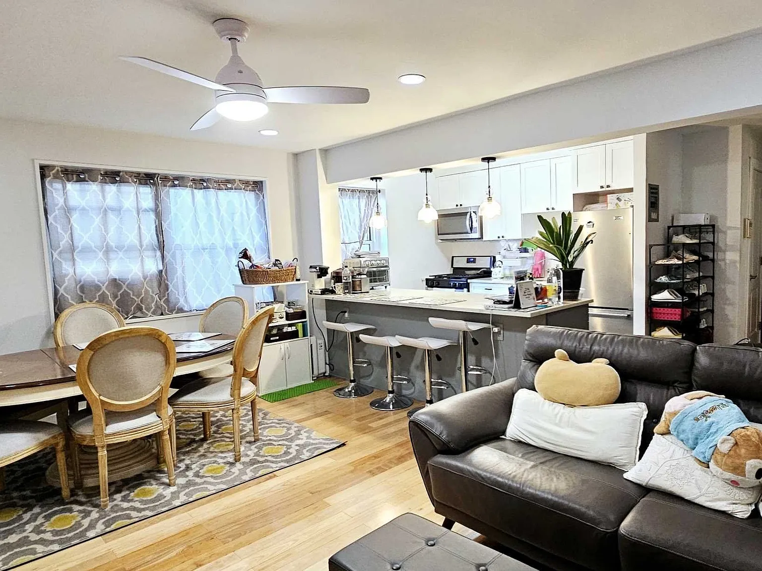 2 bed, 850 sqft, $2,700 — Photo 3